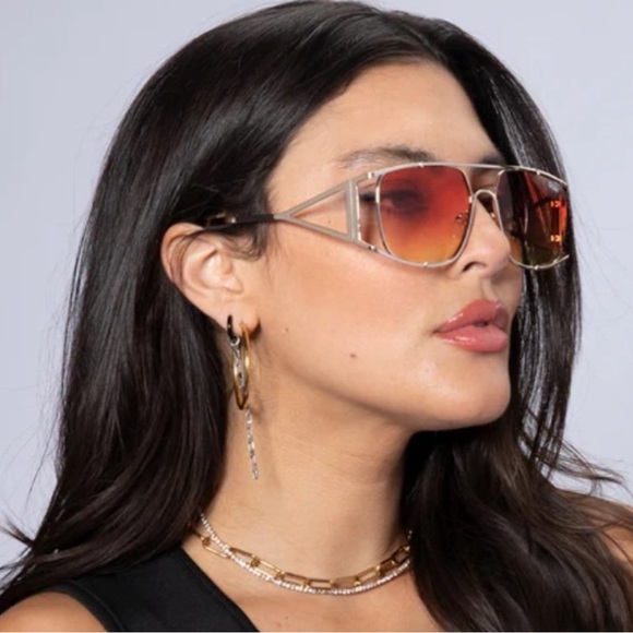 Quay Baddie Behavior Sunglasses NWT - Picture 7 of 8